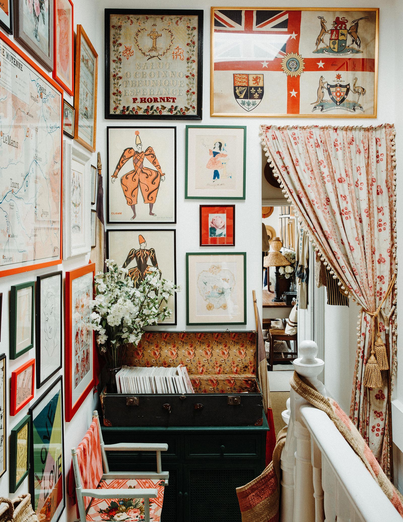 How to hang pictures