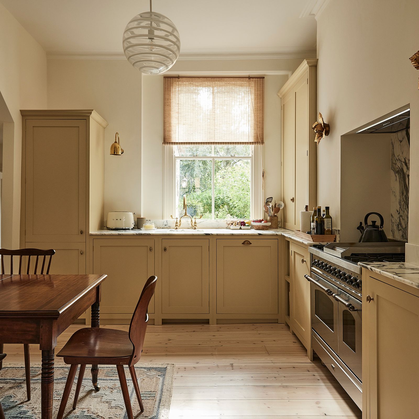 What colour is ecru? Examples in real houses